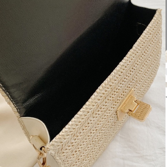 NEW| Daisy Beige Crossbody Bag - Picture 3 of 7
